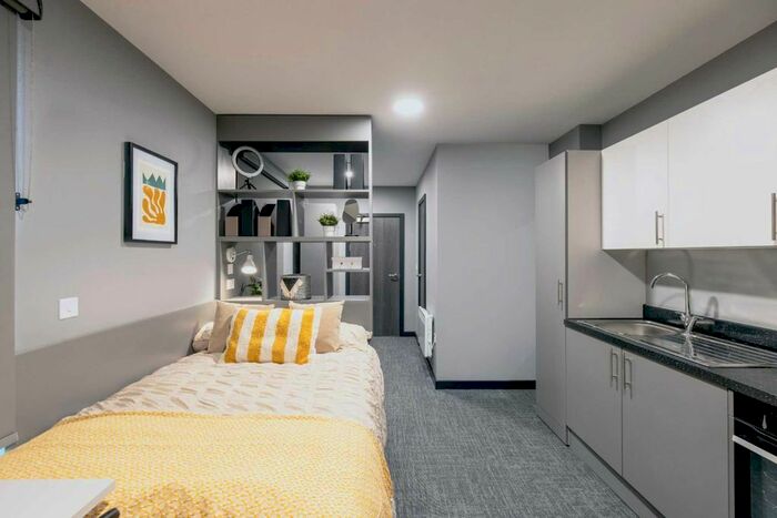 Studio To Rent In Ash Grove, Guildford, GU2