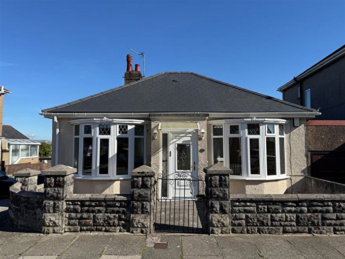 2 Bedroom Detached Bungalow For Sale In Brynmoor Park, Plymouth, PL3
