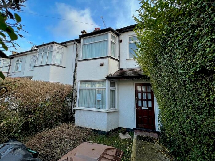 3 Bedroom Terraced House For Sale In Stainash Crescent, StainesUpon