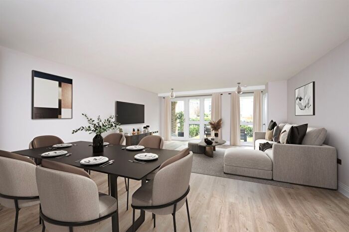 3 Bedroom Flat For Sale In Oaklands House, Oaklands Park, Esher, KT10