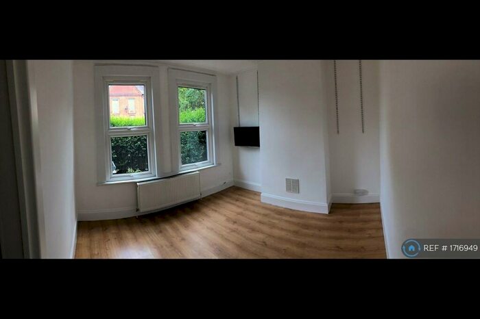 2 Bedroom Maisonette To Rent In Hitcham Road, London, E17