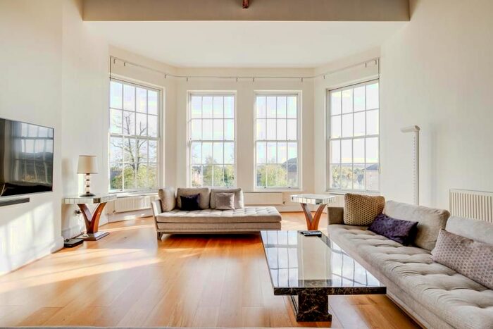 4 Bedroom Flat To Rent In Royal Drive, Friern Barnet, N11