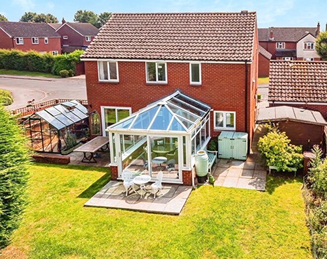 4 Bedroom Detached House For Sale In Mill Road, Oakley, Aylesbury, HP18