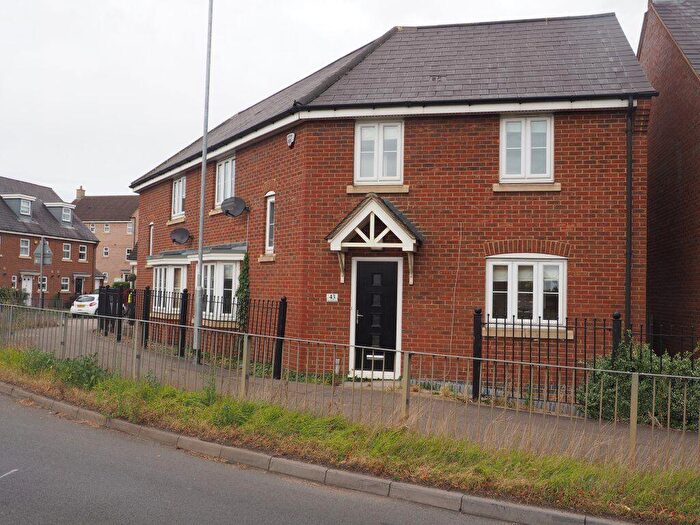 3 Bedroom Terraced House To Rent In Finedon Road, Wellingborough, NN8