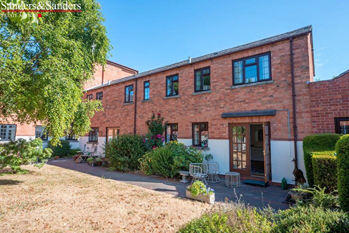 2 Bedroom Terraced House For Sale In Kinwarton Road, Alcester, B49