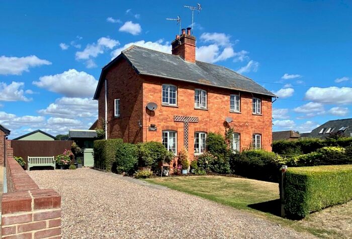 3 Bedroom Semi-Detached House For Sale In Swindon, SN6