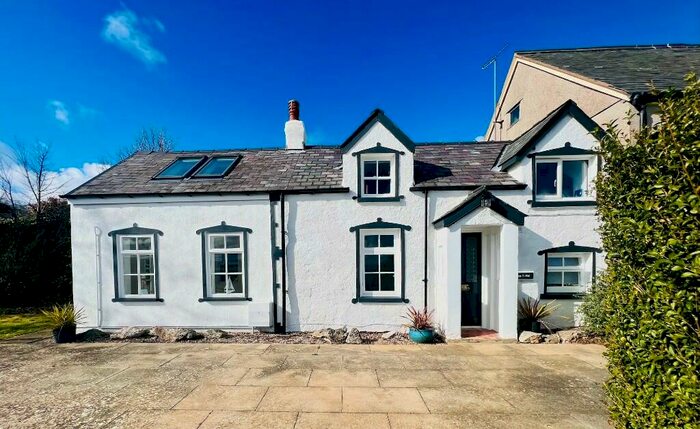 2 Bedroom Cottage To Rent In Bryn Gwynt Lane, LL30