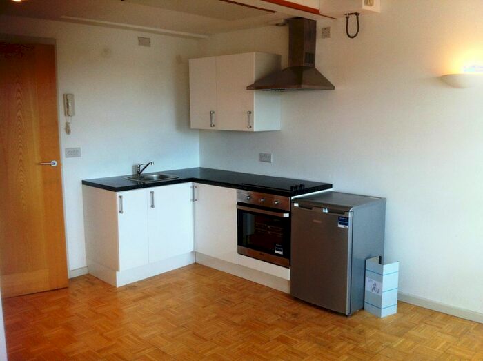 Studio To Rent In Central Road, Worcester Park, KT4