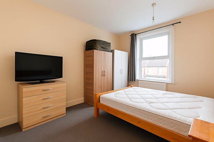2 Bedroom Flat To Rent In Fairfield Road, Edmonton, N18