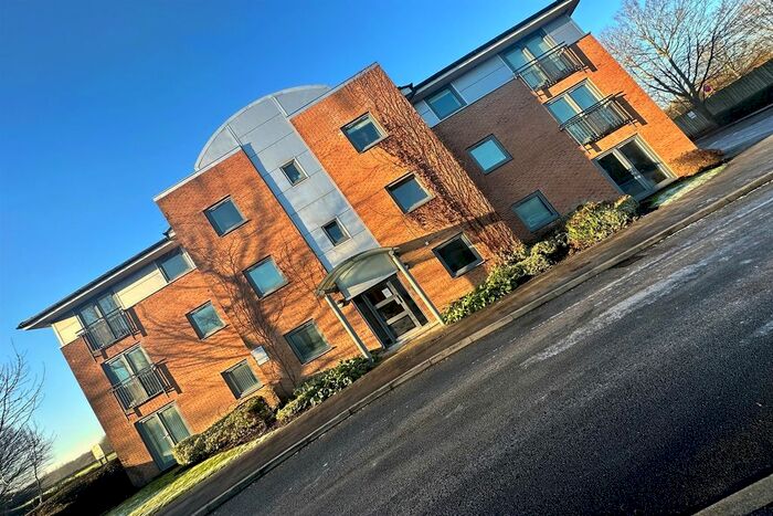 2 Bedroom Flat To Rent In Carrington Lane, Sale, M33