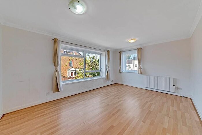 2 Bedroom Flat For Sale In Maple Road, Penge, London, SE20