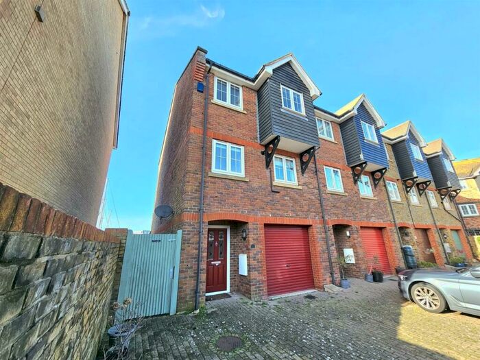 3 Bedroom End Of Terrace House To Rent In Silver Strand West, Eastbourne, BN23