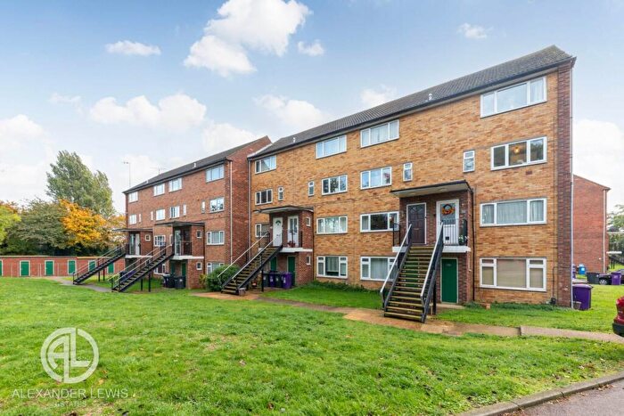 2 Bedroom Maisonette For Sale In Shepherds Mead, Hitchin, SG5