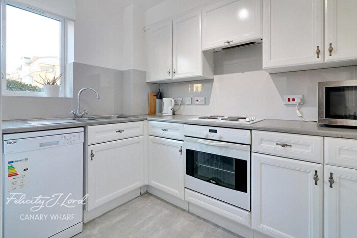 2 Bedroom Apartment To Rent In Langbourne Place, London, E14