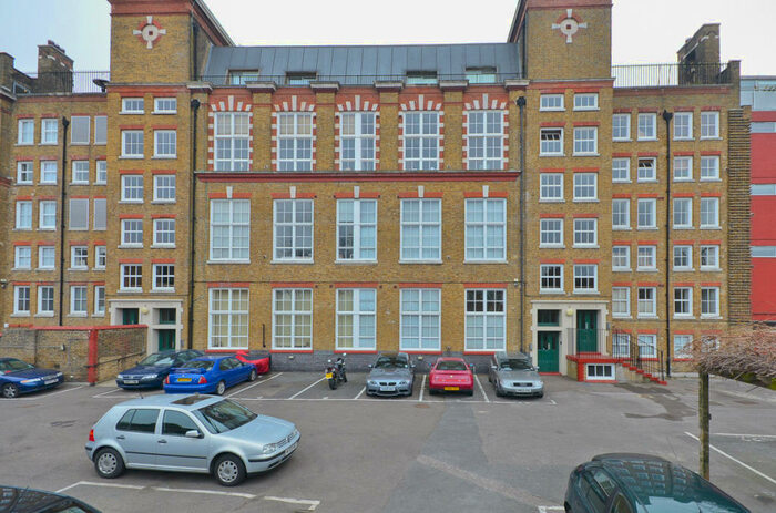 1 Bedroom Apartment To Rent In Gervase Street, London, SE15