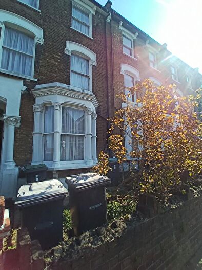 3 Bedroom Apartment To Rent In Scarborough Road, London, N4