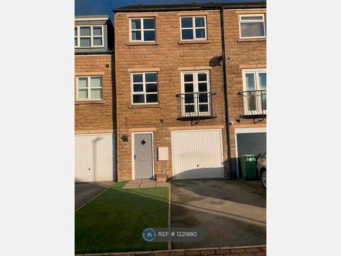 4 Bedroom Terraced House To Rent In Marlington Drive, Huddersfield HD2