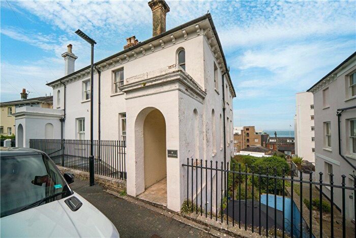 3 Bedroom Semi-Detached House For Sale In Castle Road, Cowes, Isle Of Wight, PO31