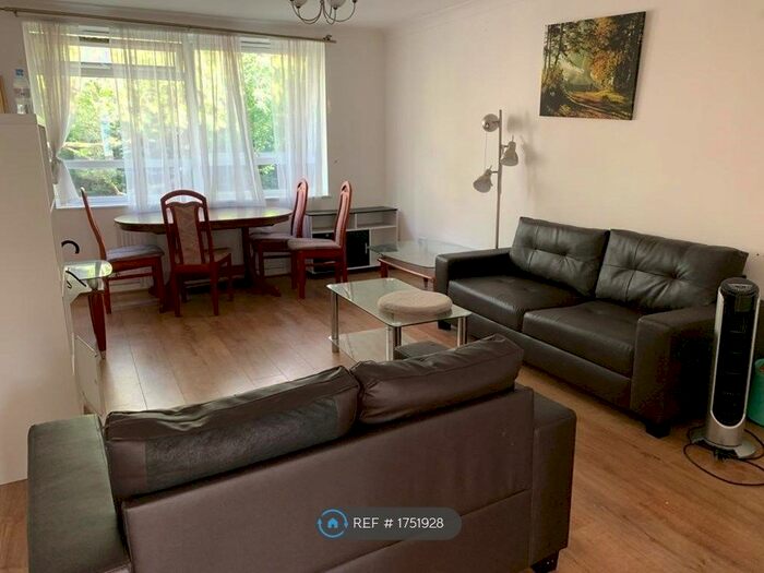 2 Bedroom Flat To Rent In Kent House, London, W11