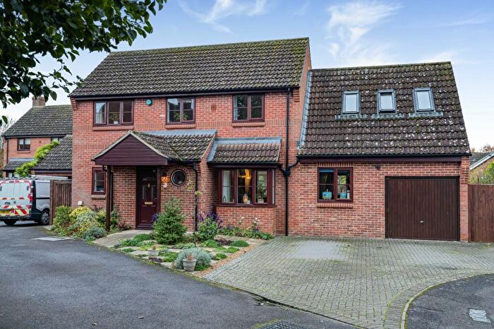 4 Bedroom Detached House For Sale In Hunt Road, Thame, Oxfordshire, OX9