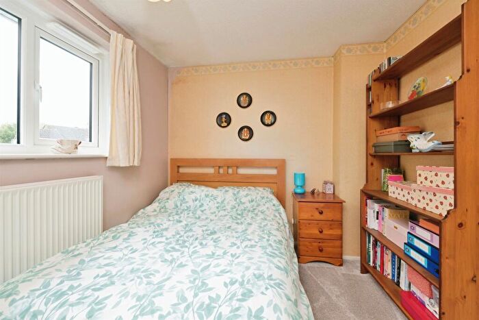 2 Bedroom Semi-Detached House For Sale In Manorfield Close, Northampton, NN3
