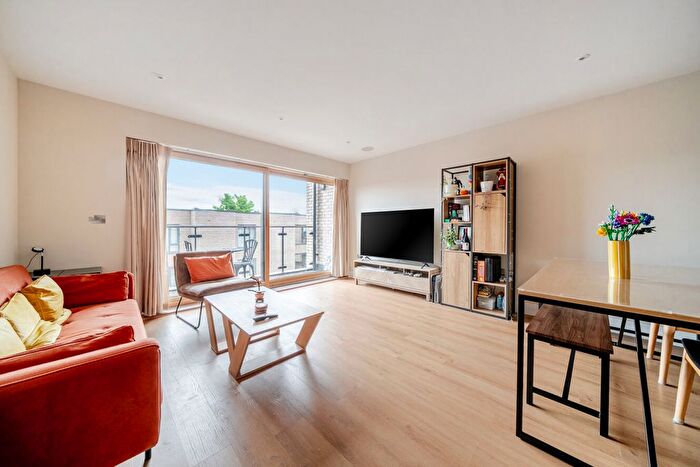 3 Bedroom Flat For Sale In Vinery Way, Hammersmith, London, W6