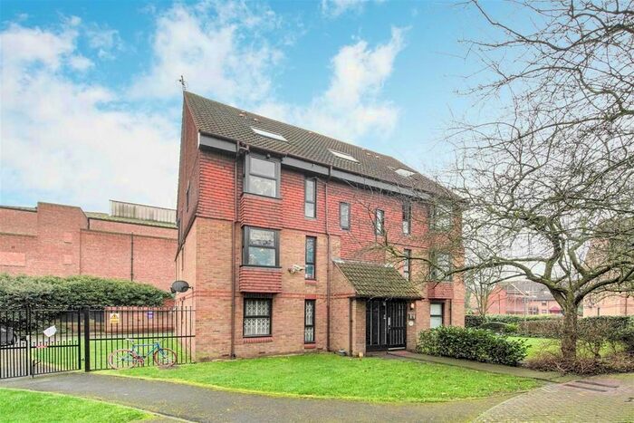 Studio To Rent In Coopers Close, Bethnal Green, London, E1