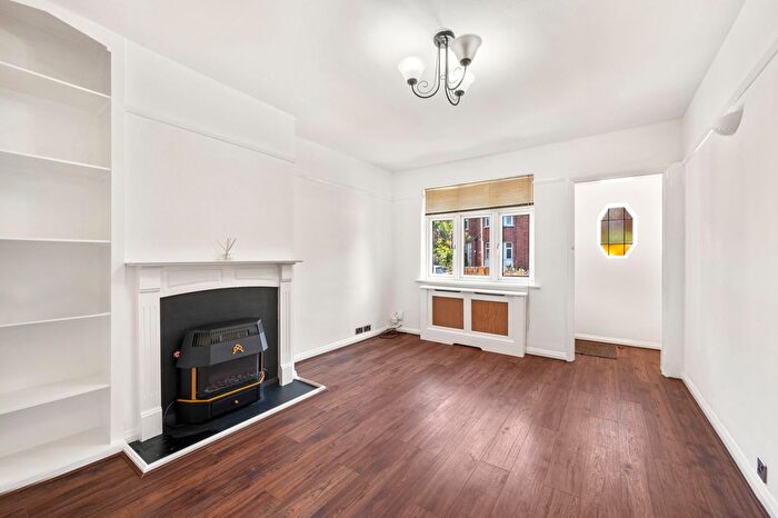 2 Bedroom Maisonette To Rent In Errol Gardens, New Malden, KT3