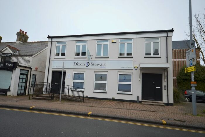 1 Bedroom Flat To Rent In Lymington Road, Highcliffe, Christchurch, Dorset, BH23