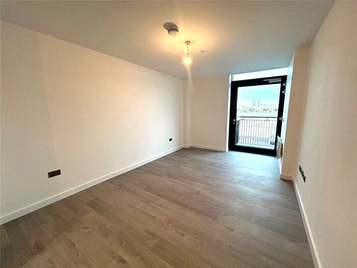 1 Bedroom Flat For Sale In Buckingham Road, Bletchley, Milton Keynes, Buckinghamshire, MK3
