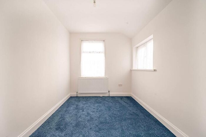 4 Bedroom Terraced House To Rent In Pulleyns Avenue, East Ham, London, E6
