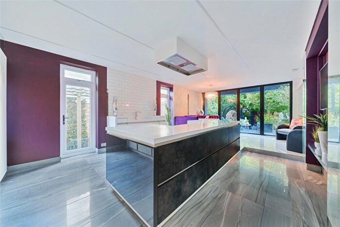 5 Bedroom Detached House For Sale In Ambleside Road, Lightwater, Surrey, GU18