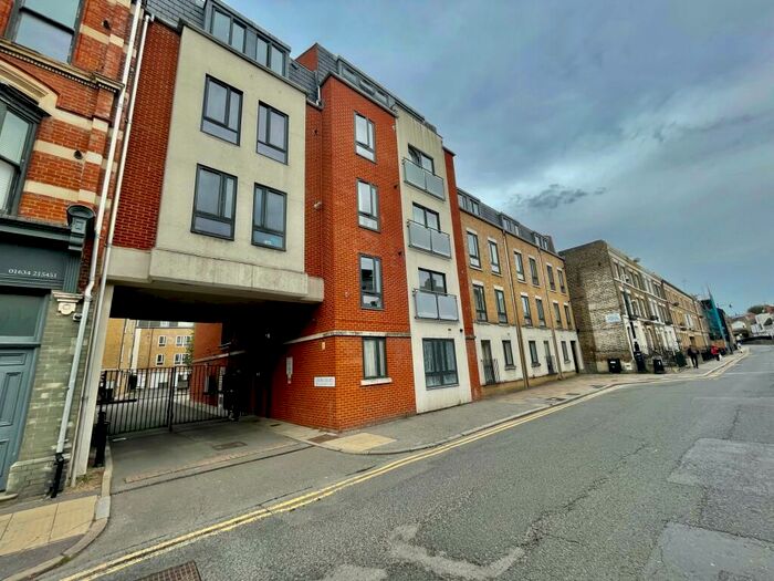 1 Bedroom Flat To Rent In Lyon Court, Rochester, ME1
