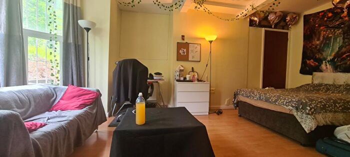 1 Bedroom House To Rent In Moorland Road, Leeds, LS6