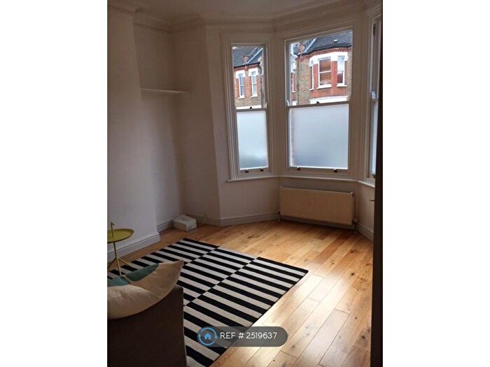 2 Bedroom Flat To Rent In Clovelly Road, London, W4