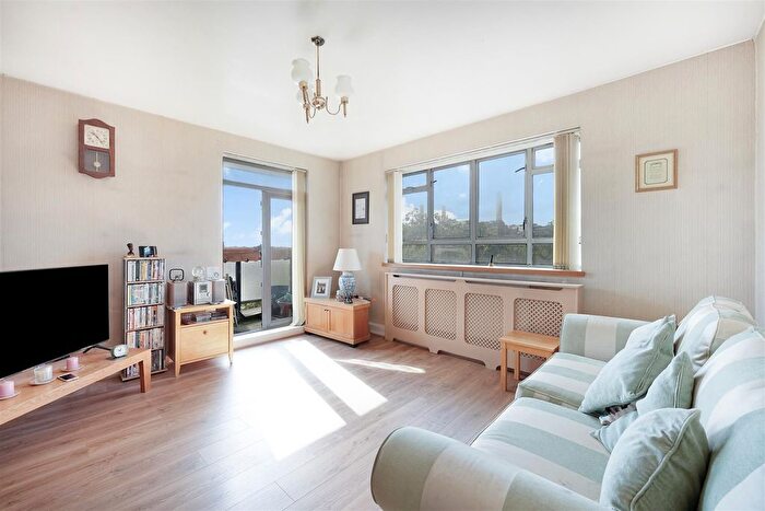 4 Bedroom Flat For Sale In Churchill Gardens, SW1V