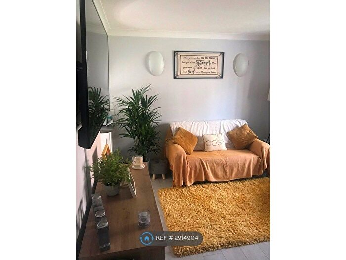 1 Bedroom Flat To Rent In Keswick Court, Slough, SL2