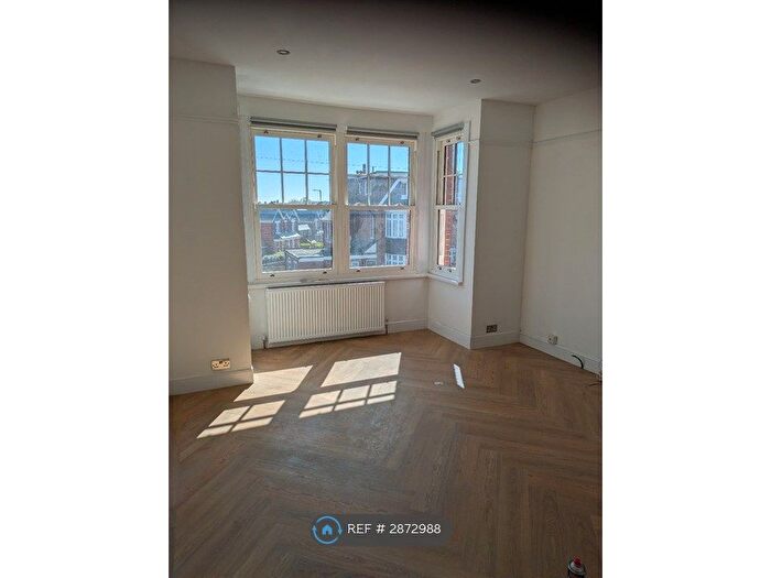 2 Bedroom Flat To Rent In Enys Road, Eastbourne, BN21