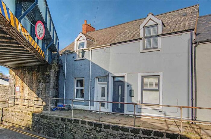 3 Bedroom Terraced House For Sale In Station Road, SA71