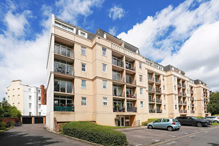 2 Bedroom Apartment For Sale In Lansdown Road, GL50