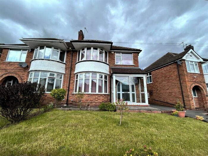 3 Bedroom Semi-Detached House To Rent In Pickwick Grove, Moseley, Birmingham, B13