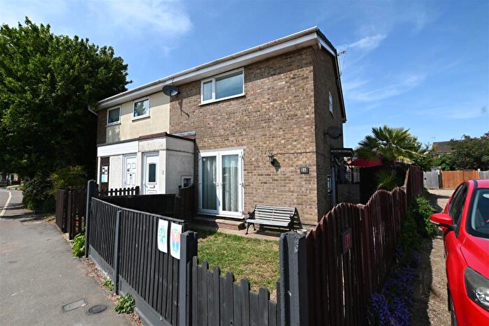 1 Bedroom Flat For Sale In Lakeside Path, Canvey Island, SS8