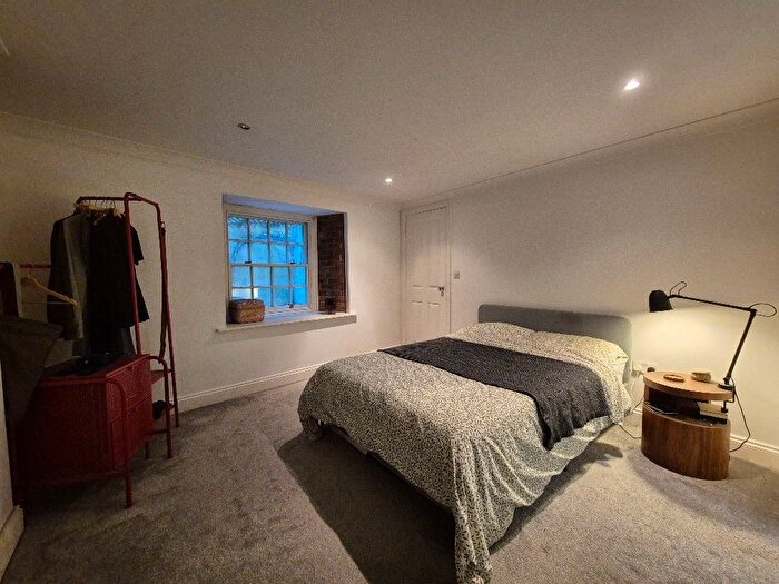 1 Bedroom Flat For Sale In Magdalen Street, Exeter, EX2