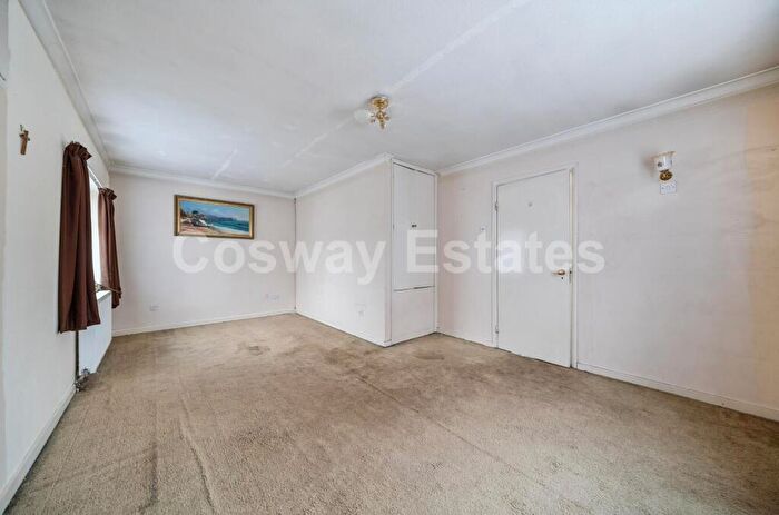 2 Bedroom Detached House For Sale In Abercorn Close, Mill Hill, NW7