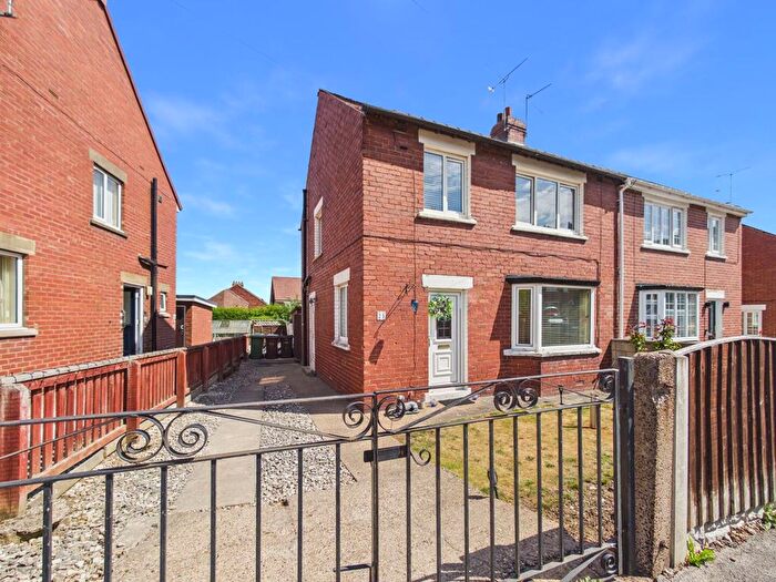 3 Bedroom Semi-Detached House For Sale In Oakfield Crescent, Knottingley, WF11