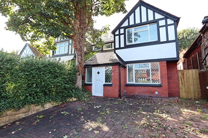 3 Bedroom Semi-Detached House To Rent In Lichfield Drive, Prestwich, M25