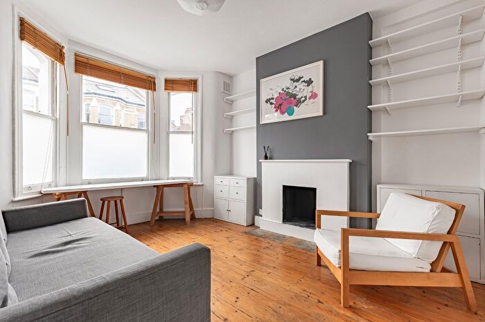 1 Bedroom Flat For Sale In Ballater Road, Brixton, London, SW2