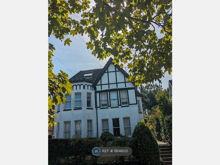 2 Bedroom Flat To Rent In Attic, Bournemouth, BH4