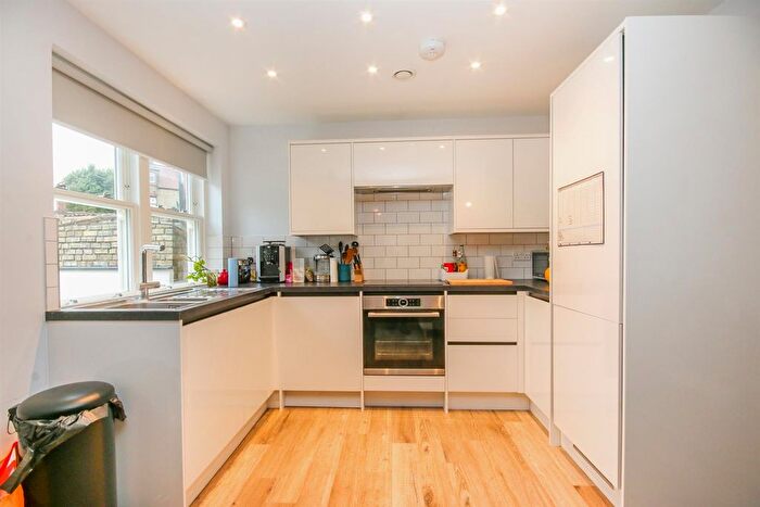2 Bedroom Flat To Rent In Moxon Street, High Barnet, Barnet, EN5
