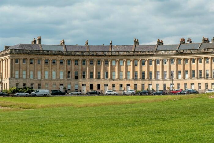 4 Bedroom Flat To Rent In Royal Crescent, Bath, BA1
